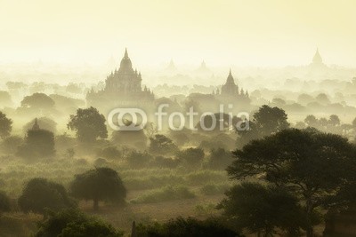 Sakrapee Nopparat, Sunrise scene at pagoda ancient city field in Bagan Myanmar. (burma, burma, uralt, asien, pagode, tempel, sonnenaufgang, architektur, landschaft, buddhist, anblick, religion, orientierungspunkt, morgens, religiös, erbschaft, stupa, birmanisch, landschaftlich, natur, reisen, sonnenuntergang, stadt, alt, buddhismu)