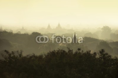 Sakrapee Nopparat, Sunrise scene at pagoda ancient city field in Bagan Myanmar. (burma, burma, uralt, asien, pagode, tempel, sonnenaufgang, architektur, landschaft, buddhist, anblick, religion, orientierungspunkt, morgens, religiös, erbschaft, stupa, birmanisch, landschaftlich, natur, reisen, sonnenuntergang, stadt, alt, buddhismu)