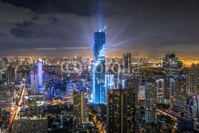 Sakrapee Nopparat, Celebration business buildings at Bangkok city with skyline at night, Thailand. (stadt, skyline, feier, nacht, gebäude, neu, himmel, büro, reisen, stadtlandschaft, downtown, anblick, orientierungspunkt, sonnenuntergang, business, licht, architektur, skyscraper, groß, urbano, tourismus, hoch, berühmt, hintergrund, oberteil)