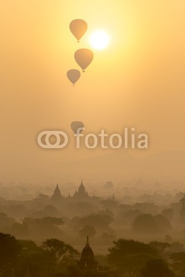 Sakrapee Nopparat, Hot air balloons fly over the pagoda ancient city field on silhouette sunrise scene at Bagan Myanmar. (bagan, burma, sprechblase, burma, uralt, asien, silhouette, pagode, tempel, sonnenaufgang, architektur, landschaft, buddhist, anblick, religion, orientierungspunkt, morgens, religiös, erbschaft, stupa, birmanisch, landschaftlich, natur, reise)