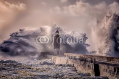 Miguel, Poseidon dont play easy (rauch, himmel, industrie, umweltverschmutzung, fabrik, gewerblich, dampf, kraftvoll, natur, landschaft, einschliessen, flamme, blues, wolken, dunk, flora, nahrungskette, rohr, stadt, energie, turm, geysir, leuchtturm, welle, sturm, vakanz, mee)