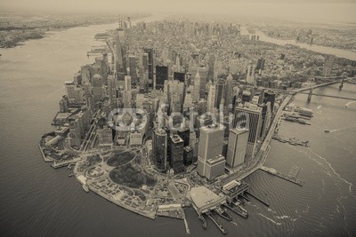 f11photo, Aerial view of Manhattan skyline at sunset, New York City (neu, york, stadt, skyline, gebäude, sonnenuntergang, urbano, manhattan, anblick, uns, antenne, stadtlandschaft, amerika, states, büro, kaiserreich, architektur, skyscraper, orientierungspunkt, downtown, turm, midtown, alt, sepia, altersgenosse, twiligh)