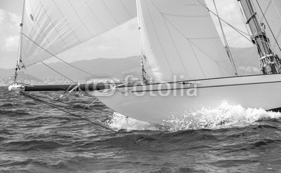 litchi cyril, voiliers (segel, boot, regatta, meer, nautisch, crew, blau, azur, sonne, mittelmeer, früher, zeit, classic, holz, matrosen, matrosen, segelboot, seil, seil, takelage, kupfer, leder, boot, überschrift, erdichtet, stangen, ausnahme, segelboot, brücke, verbinde, ba)