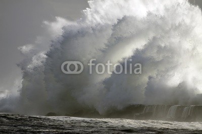 Zacarias da Mata, Perfect storm, the wave (welle, sturm, leuchtturm, pfeiler, atlantic, leuchtfeuer, groß, kalamität, klima, farbe, wirbelsturm, gefahr, dunkel, tage, katastrophe, dramatisch, energie, fließen, freiheit, gott, schwer, hoffnung, horizont, orkan, landschaft, licht, marin, natu)
