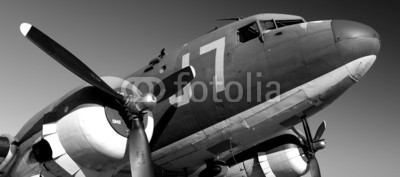 morane, DC3 Vintage (landschaftlich, schwarzweiß, dakota, zweiter weltkrieg, flugzeug, flieger, wohlstand, aeronautisch, luft, luftfahrt, alt, sammlung, fracht, douglas, luftig, zeigen, force, kriegen, story, historisch, engineer, museum, fahrgäste, fahrer, cockpit, spiral)