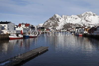 Blickfang, Henningsvaer  Lofoten Norwegen (lofoten, norge, hütte, rot, polarkreis, winter, arktis, natur, landschaft, himmel, berg, berg, hafen, boot, wasser, atlantic, schne)