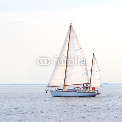 Aleksey Stemmer, white sail yacht sailing. Riga, Latvia (yacht, meer, sailing, wind, boot, himmel, segel, schiff, mittelmeer, sommer, wasser, wettrennen, segelboot, navigation, fahrzeug, abenteuer, urlaub, freiheit, blau, welle, nautisch, segelsport, bogen, lebensfreude, spinnaker, windig, amphetamine, spor)