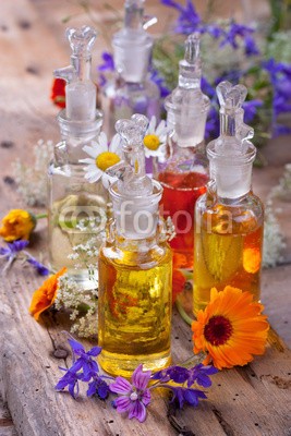 Floydine, Heilende Wirkstoffe aus der Natur (medizin, kosmetik, aromatherapie, entspannung, aroma, homöopathie, blume, essenz, blume, extrakt, heilkunde, heilung, therapie, aroma, duft, kraut, naturheilkunde, massage, spa, wellness, naturheilkunde, badehaus, sommer, malva, entspannen, natürlic)