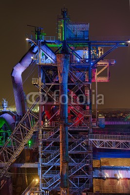 Blickfang, Landschaftspark Duisburg beleuchtet (duisburg, bejahrt, architektur, eisen, historisch, geschichte, industrie, geschichte, gewerbegebiet, park, kultur, ruhrgebiet, rost, rohr, technik, vergangenheit, verrostet, farbe, bunt, bunt, rot, grün, blau, orange, stahlwerk, stahl, lampe, lich)