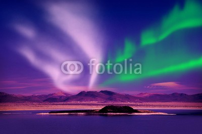 surangaw, aurora borealis (licht, nord, polarlicht, island, norge, alaska, kanada, schweden, lofoten, finnland, landschaften, draußen, insel, abenteuer, verschneit, natürlich, grün, norden, reisen, sightseeing, berg, attraktion, stern, nacht, weihnachten, grönland, neufundlan)