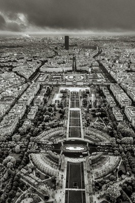 Frederic Gilles, Le Champ de Mars en Noir et Blanc (eiffelturm, schwarzweiß, monuments, paris, anblick, höh)