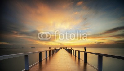 anekoho, Wooded bridge in the port between sunrise. (brücke, strand, hafen, bellen, marina, siam, resort, hölzern, meer, sunrise, puerto, sonnenuntergänge, natur, landschaft, entspannung, phuket, bangkok, pfeiler, nacht, tage, see, motorboot, szene, wasser, mast, morgens, sonne, segelboot, silhouett)
