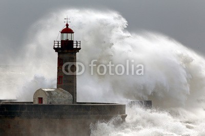 Zacarias da Mata, Lighthouse storm (sturm, leuchtturm, tsunamis, orkan, welle, meer, ozean, groß, wind, wetter, himmel, natur, wasser, blau, dramatisch, gefahr, weiß, atlantic, licht, küste, kräfte, schwer, leuchtfeuer, stürmisch, wirbelsturm, farbe, katastrophe, gott, landschaf)