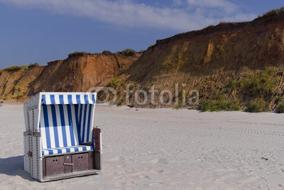 Blickfang, Strandkorb am  Strand von Sylt Kampen rotes Kliff (blau, deutsch, reiseziel, insel, meer, sand, urlaub, touristisch, nordsee, sylt, wasser, panorama, welle, stranden, strandkorb, himmel, attraktion, norderney, europa, kampen, ro)