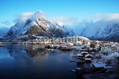 Iakov Kalinin, snow in Reine Village, Lofoten Islands, Norway (fjord, wasser, berg, lofoten, norge, natur, draußen, fischfang, landschaft, dorf, meer, haus, nordic, hafen, frühling, fallen, herbst, skandinavien, ozean, norden, town, norwegische, arktis, küste, tourismus, insel, urlaub, winter, himmel, schne)