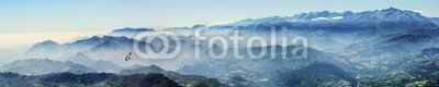 Visions-AD, Hochgebirge mit Gänsegeier im Nebel (Picos de Europa, Asturien, Spanien) (berg, nebel, geier, panorama, sunrise, morgens, spanien, hiking, hiking, beeindruckend, fliege, fliegender, wildlife, romantisch, wolken, berggipfel, bergsteigen, trekking, landschaft, asturias, weite, stille, urlaub, erholung, mountain view, alpine, reis)