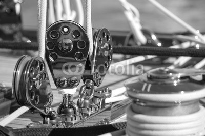 litchi cyril, voiliers (segel, boot, regatta, meer, nautisch, crew, blau, azur, sonne, mittelmeer, früher, zeit, classic, holz, matrosen, matrosen, segelboot, seil, seil, takelage, kupfer, leder, boot, überschrift, erdichtet, stangen, ausnahme, segelboot, brücke, verbinde, ba)