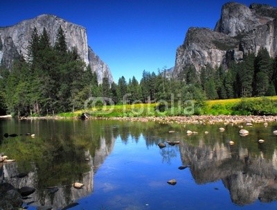 David Smith, Summertime view of El Capitan in Yosemite National Park (yosemite, landschaft, california, national park, schönheit, rivers, blau, gelassenheit, sommer, klar, bunt, staat, blume, schöner, laubwerk, wald, granite, grün, leaf, ausreisen, wiese, natur, draußen, einträchtig, vermissen, fels, ländlich)