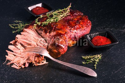 Dar1930, Pulled Pork (grill, essen, schweinefleisch, gezeichnet, gekocht, kekse, brot, soße, mahlzeit, fleisch, gebraten, abendessen, träge, kohlsalat, holz, küche, gemeinschaftlich, braun, imbiss, cole, schmackhaft, lecker, lunch, aromatisch, explosive, geröste)