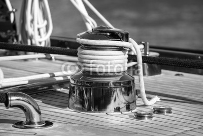 litchi cyril, voiliers (segel, boot, regatta, meer, nautisch, crew, blau, azur, sonne, mittelmeer, früher, zeit, classic, holz, matrosen, matrosen, segelboot, seil, seil, takelage, kupfer, leder, boot, überschrift, erdichtet, stangen, ausnahme, segelboot, brücke, verbinde, ba)