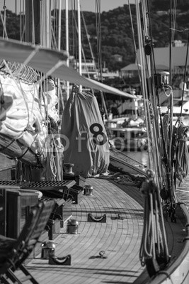 litchi cyril, voiliers (segel, boot, regatta, meer, nautisch, crew, blau, azur, sonne, mittelmeer, früher, zeit, classic, holz, matrosen, matrosen, segelboot, seil, seil, takelage, kupfer, leder, boot, überschrift, erdichtet, stangen, ausnahme, segelboot, brücke, verbinde, ba)