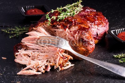 Dar1930, Pulled Pork (grill, essen, schweinefleisch, gezeichnet, gekocht, kekse, brot, soße, mahlzeit, fleisch, gebraten, abendessen, träge, kohlsalat, holz, küche, gemeinschaftlich, braun, imbiss, cole, schmackhaft, lecker, lunch, aromatisch, explosive, geröste)