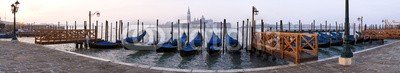 Blickfang, Gondeln in Venedig (fastnacht, venedig, horizontale, farbe, tage, boot, gondel, wasser, kostüm, maske, verschalung, erwachsen, italien, karneval, panorama, historisc)