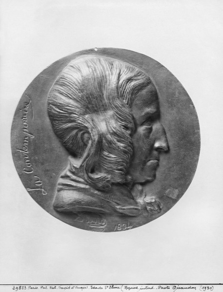 Pierre Jean David d'Angers, Ida Saint-Elme, known as 'La Contemporaine', 1834 (bronze) (Münze, Bildnis, Portrait, Profil, Schirfttellerin, Kurtisane, Fotografie, Treppenhaus, Wunschgröße, schwarz/weiß)