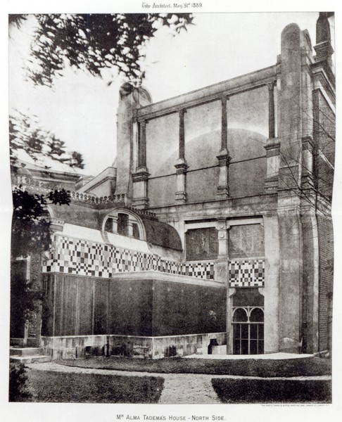 English Photographer, Mr. Alma Tadema's House, North Side, 34 Grove End Road, London, 1889 (b/w photo) (Haus, Künstler-Wohnhaus, Architektur, London, Fotografie, Nostalgie, Wusnchgröße, Wohnzimmer, schwarz/weiß)