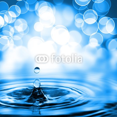 adimas, droplet of water (Wunschgröße, Fotografie, Fotokunst, Nahaufnahme, Makro, Wassertropfen, Wellen, Wasserkreise, Lichtpunkte, Reflexion, Spiegelungen, Lichteffekte, Wellness, Bad, Arztpraxis, blau / weiß)