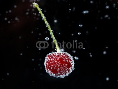 Africa Studio, Beautiful cherry in water with bubbles, on black background (kirsche, wasser, schwarz, hintergrund, schöner, beere, getränke, hell, blase, blase, schließen, close-up, verfärbt, dunkel, details, trinken, entladen, fallen lassen, exotisch, strömend, essen, frisch, obst, gas, grün, ideen, isoliert, saft, saftige)