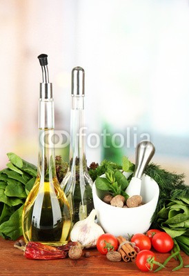 Africa Studio, Composition of mortar, bottles with olive oil and vinegar, and (Wunschgröße, Fotografie, Stillleben, Tisch, Gemüse, Tomaten, Basilikum, Peperoni, Salat, Kräuter, Gewürze, Knoblauch, Zimtstangen, Muskatnüssen, Mörser, Mahlzeit, Küche, Italien, italienisches Essen, Öl, Essig, Karaffe,  Küche, Restaurant, Bistro, bunt)