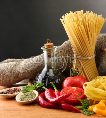 Africa Studio, Pasta spaghetti, vegetables and spices, (Wunschgröße, Fotografie, Stillleben, Tisch, Gemüse, Tomaten, Basilikum, Paprika, Peperoni, Nudeln, Spaghetti, Kräuter, Gewürze, Pfefferkörner,  Mahlzeit, Küche, Italien, italienisches Essen, Pasta, Öl, Küche, Restaurant, Bistro, bunt)