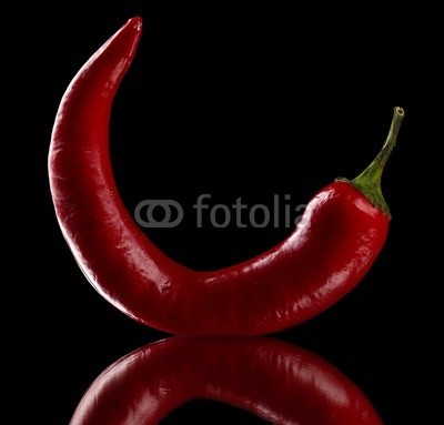 Africa Studio, Red hot chili pepper isolated on   black (Wunschgröße, Fotokunst, Peperoni, Chili, Pfefferschote, Gewürze, Schärfe, Kochen, scharf, feurig, Nahaufnahme, Mahlzeit, Küche, Restaurant, Bistro, rot / schwarz)