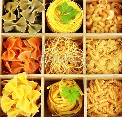 Africa Studio, Nine types of pasta in wooden box sections close-up isolated (typen, pasta, hÃ¶lzern, box, sektion, isoliert, weiÃŸ, divers, hintergrund, bÃ¼ndel, kalorien, kohlenhydrate, close-up, bunt, kochen, kochen, kÃ¼che, kulinarisch, dekorativ, kÃ¶stlich, diÃ¤t, diÃ¤tassistent, abendessen, gericht, teig, trocken, feeds, esse)