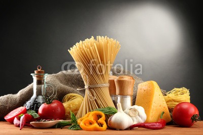 Africa Studio, Pasta spaghetti, vegetables and spices, (Wunschgröße, Fotografie, Stillleben, Tisch, Gemüse, Tomaten, Basilikum, Knoblauch, Paprika, Käse, Peperoni, Nudeln, Spaghetti, Kräuter, Mahlzeit, Küche, Italien, italienisches Essen, Pasta, Öl, Küche, Restaurant, Bistro, bunt)