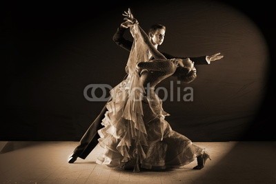 air, Latino dancers in ballroom against white background (aktion, balance, ballerina, ballett, schöner, kühl, paar, tanzen, tänzer, eleganze, aufgaben, gestalten, weiblich, mädchen, männlich, mann, modern, bewegung, movement, moving, aufführung, künstler, posieren, posing, kompetenz, sport, stunts, sti)