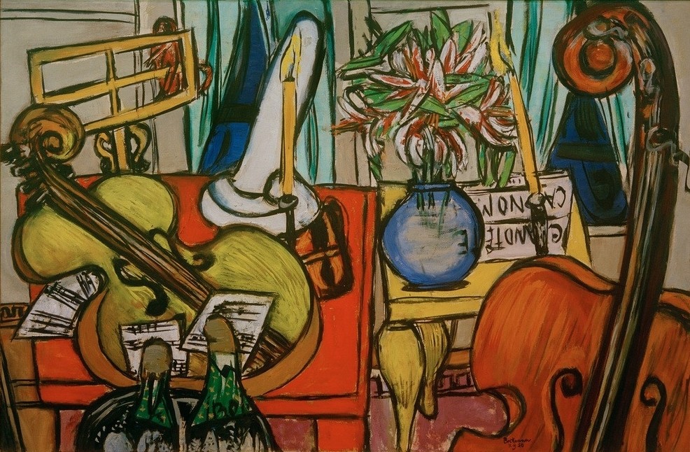 Max Beckmann, Stilleben mit Cello und Bassgeige (Stillleben, Expressionismus, Klassische Moderne, Malerei, Wohnzimmer, Esszimmer, Treppenhaus, Wunschgröße, bunt)
