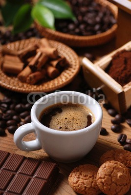 al62, tazza di caffè espresso con macinino in legno (kaffee, espresso, tassen, kaffeetasse, kerne, kerne, aroma, kaffeemühle, kaffeemühle, tradition, traditionell, warm, koffein, trinken, frisch, grillparty, rösten, holz, duftend, schwarz, pause, frühstücken, braun, italienisch, flavour, schokolad)