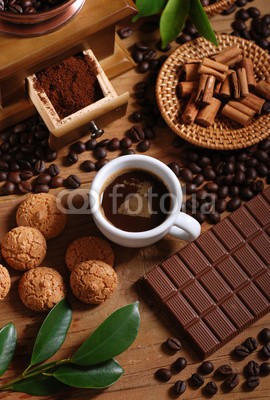 al62, tazza di caffè espresso con macinino in legno (kaffee, espresso, tassen, kaffeetasse, kerne, kerne, aroma, kaffeemühle, kaffeemühle, tradition, traditionell, warm, koffein, trinken, frisch, grillparty, rösten, holz, duftend, schwarz, pause, frühstücken, braun, italienisch, flavour, schokolad)