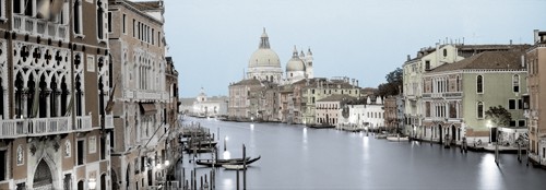 Alan Blaustein, Evening on the Grand Canal (Fotografie, Nostalgie, Architektur, Venedig, Venezia, Canal Grande, Abendlicht, Santa Maria della salute, Kirche, Städte, Italien, Schlafzimmer, Wohnzimmer, Treppenhaus, Wunschgröße,  bunt)