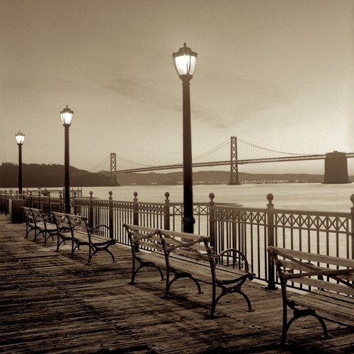 Alan Blaustein, San Francisco Bay Bridge at Dusk (Fotokunst, Nostalgie, San Francisco, Brücke, Golden Gate Bridge, Bänke, Dämmerung, Wohnzimmer, Restaurant, Wunschgröße, schwarz7weiß)