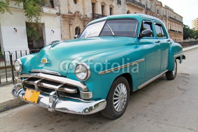 ALEKSANDAR TODOROVIC, Classic blue Plymouth in Havana. Cuba. (50s, american, antikes, kfz, personenwagen, autos, karibik, classic, kolonial, cuba, kubaner, kultur, tage, tageszeiten, fassade, 50s, grün, havana, erbschaft, urlaub, alt, old-timer, old-timer, retro, straße, reisender, fremdenverkehr, taxi, tow)