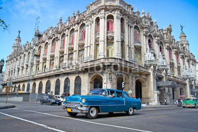 ALEKSANDAR TODOROVIC, Classic Cadillac in Havana, Cuba. (bejahrt, american, antikes, asphalt, personenwagen, kfz, hintergrund, schwarz, gebäude, cadillac, autos, classic, cuba, kubaner, defekt, tür, eingang, exotisch, fassade, grunge, havana, lateinisch, durcheinander, nummern, alt, altmodisch, draußen, bemal)