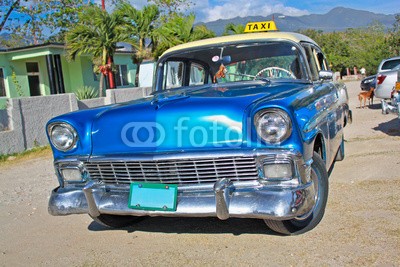 ALEKSANDAR TODOROVIC, Classic Chevrolet on January 20,2010 in Santiago de Cuba. (50s, american, antikes, kfz, personenwagen, autos, karibik, classic, kolonial, cuba, kubaner, kultur, tage, tageszeiten, fassade, 50s, grün, havana, erbschaft, urlaub, alt, old-timer, old-timer, retro, straße, reisender, fremdenverkehr, town, traditionel)