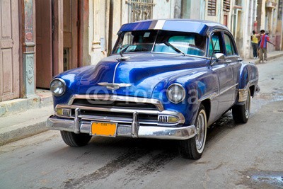 ALEKSANDAR TODOROVIC, Classic Oldsmobile  in Havana. (amerika, american, antikes, personenwagen, kfz, bar, cabs, autos, karibik, chrome, stadt, stadtlandschaft, classic, cuba, kubaner, fahrer, berühmt, front, grill, havana, urlaub, icon, orientierungspunkt, lateinisch, life, alt, leute, person, restauran)