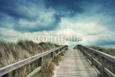 AlexanderLrs, Strandweg (Wunschgröße, Fotografie, Photografie, Landschaft, Strand, Düne, Dünengras, Holzweg, Himmel, Wolken, Wellness, Wohnzimmer, bunt)