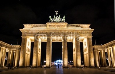 Alexi TAUZIN, Brandenburger Tor - Porte de Brandbourg, in Berlin (Wunschgröße, Fotografie, Photografie, Metropole, Stadt, Hauptstadt, Berlin, Symbol, Deutschland, Architektur, Tor, Quadriga, Säulen, Nachtszene, Beleuchtung, Frühklassizismus, Büro, bunt)