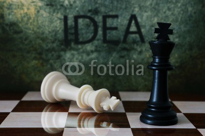 alexskopje, Idea and chess concept (chess, konzept, business, hit, zurücktreten, strategie, erfolg, zusammenarbeit, ideen, leistung, führung, konkurrenzfähig, entscheidung, kampf, taktik, isoliert, entwerfen, stehendes, objekt, sport, single, ideen, grung)
