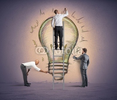 alphaspirit, Drawing an idea (kunst, hell, glühbirne, business, kaufmann, kreide, konzept, kreativ, kreativität, entwerfen, skizze, remis, zeichnung, electric, elektrizität, energie, glas, glühend, ideen, vorstellung, innovation, inspiration, intelligenz, erfindung, lampe, lich)